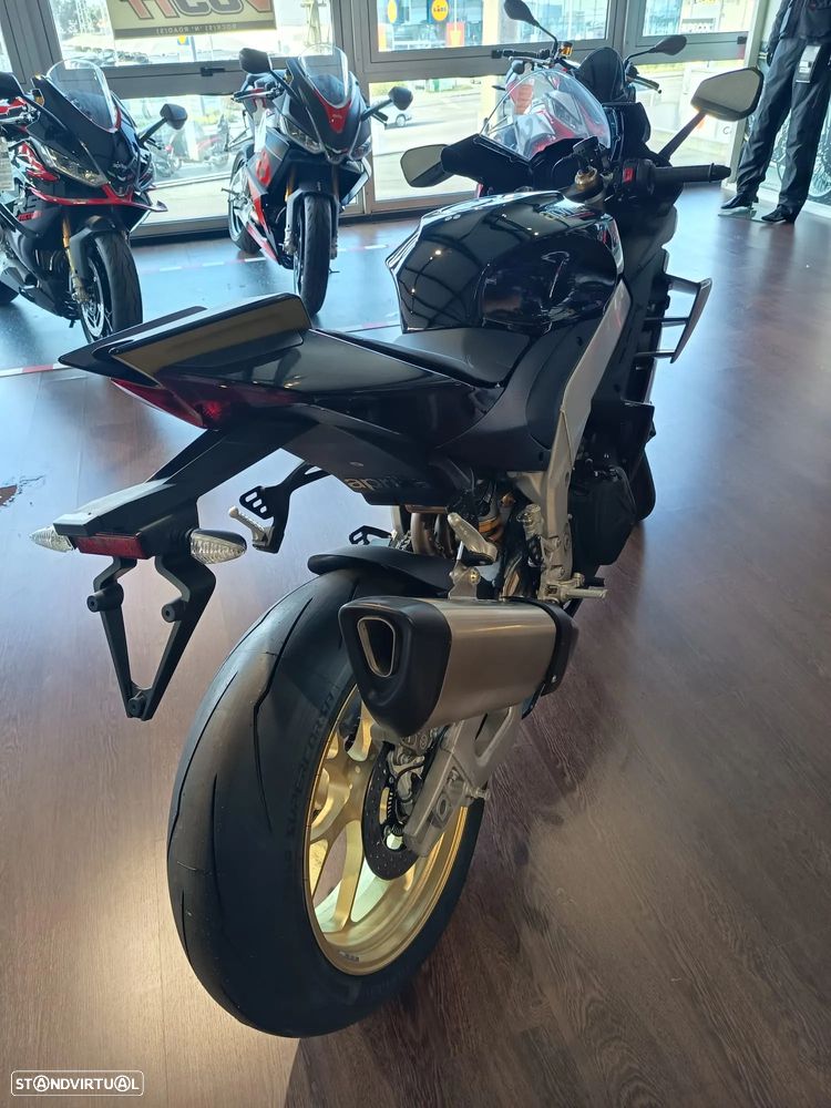 Aprilia RS V4 FACTORY - 4