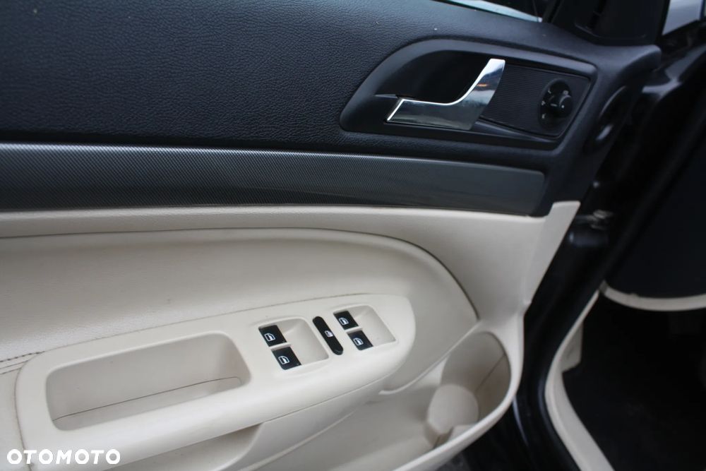 Skoda Octavia Combi 2.0 TDI DSG Laurin & Klement - 19