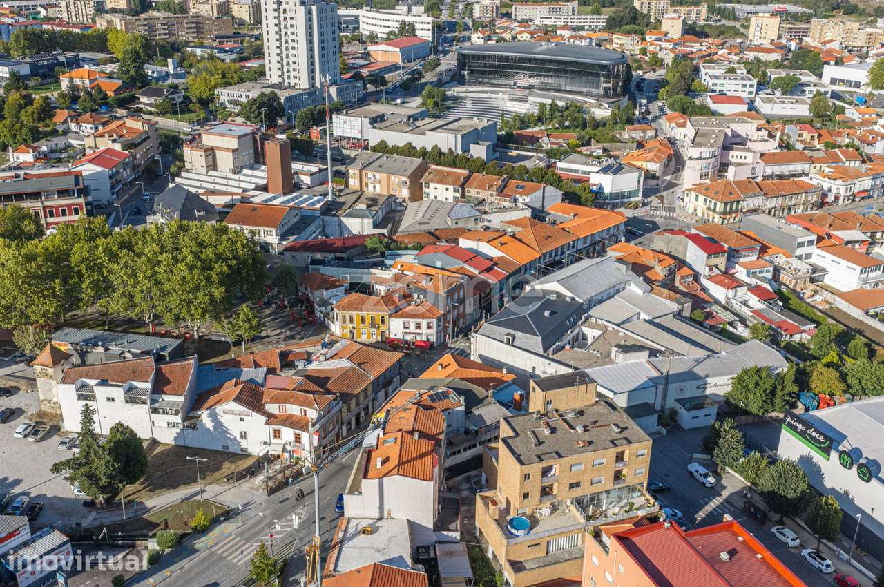 Prédio com Loja + 2 Apartamentos T1 e Terreno | Centro de Valongo - Grande imagem: 4/51