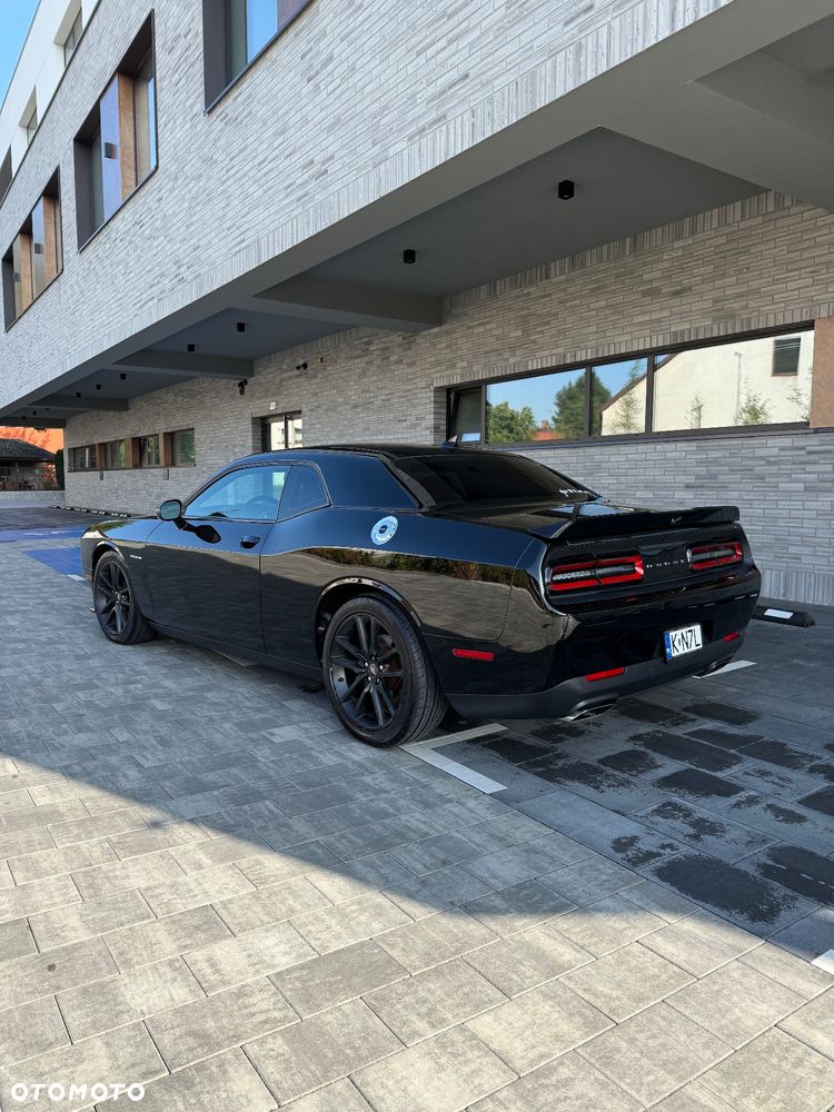 Dodge Challenger - 8
