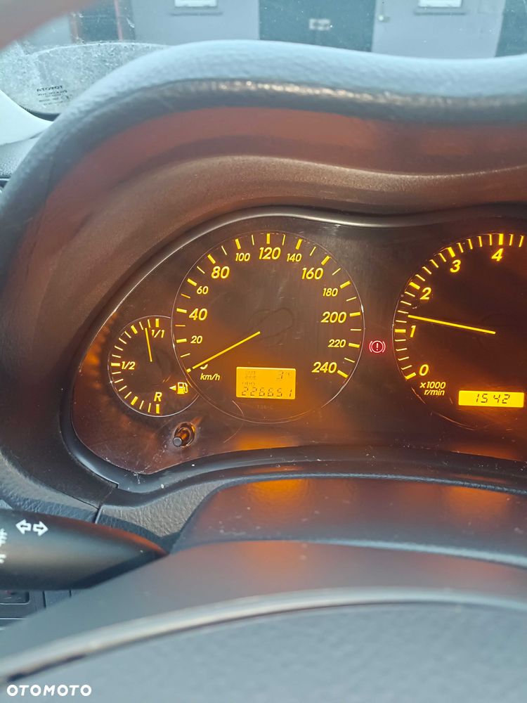 Toyota Avensis - 6