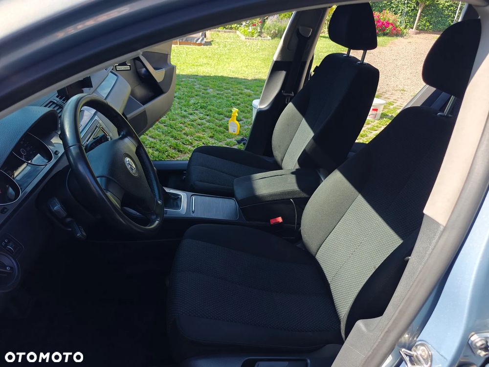 Volkswagen Passat 2.0 TDI DPF BlueMot Trendline - 24