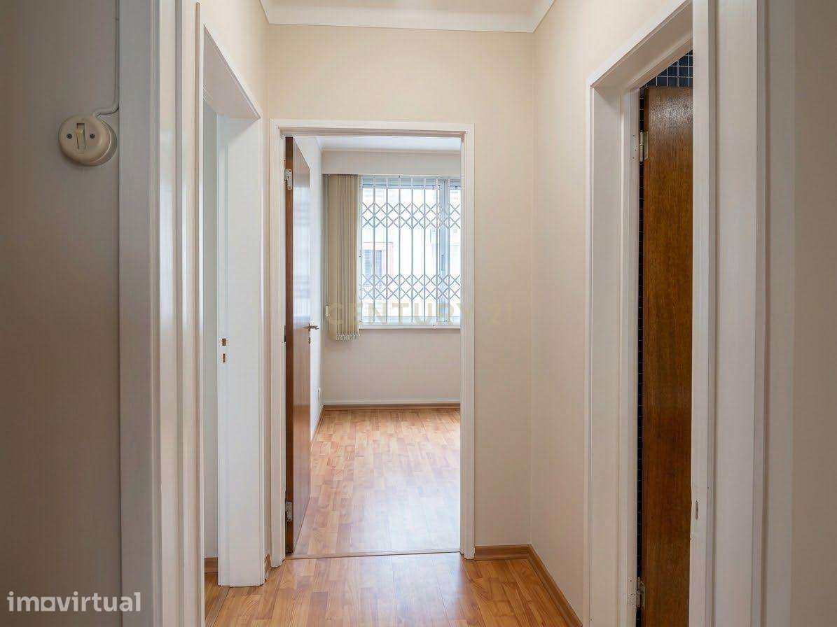 Apartamento T2| Para remodelação | Alto da Barra, Oeiras - Grande imagem: 3/22