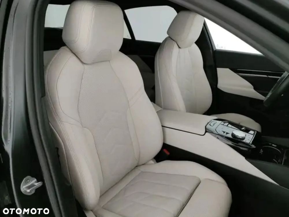 BMW Seria 5 540d xDrive mHEV M Sport - 13