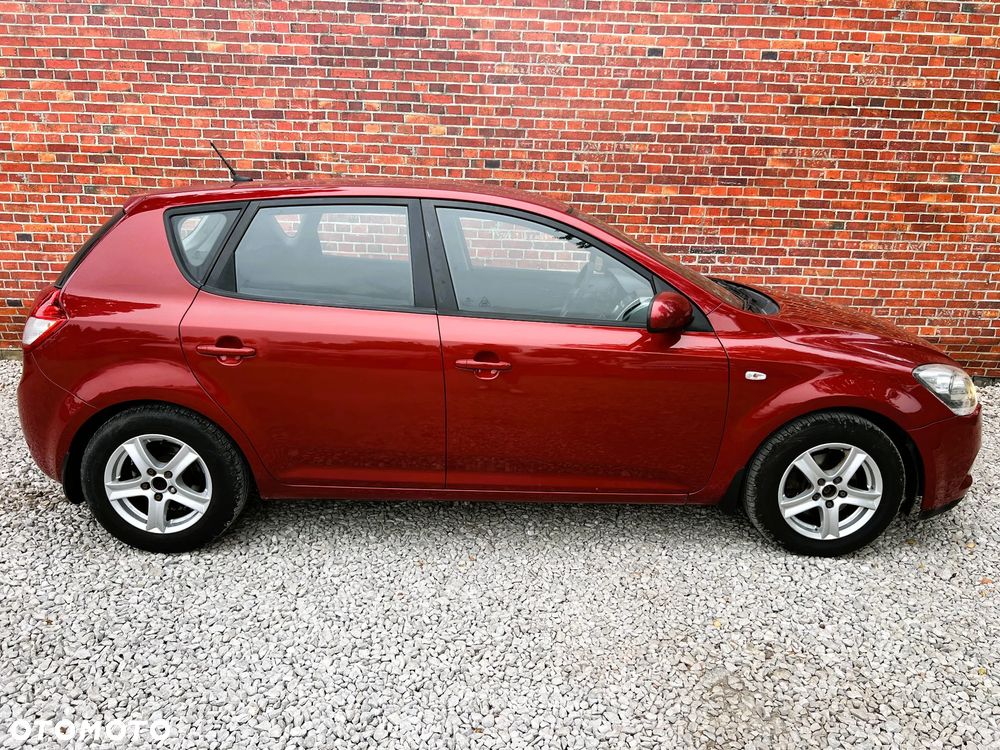 Kia Ceed - 35