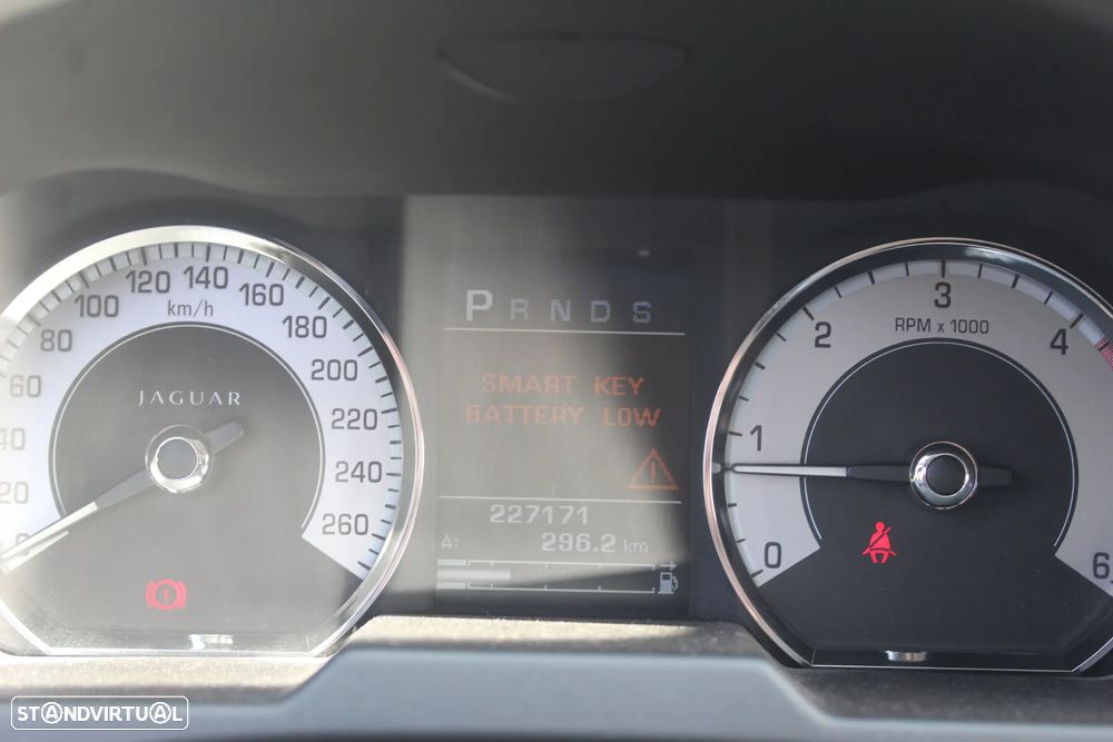 Jaguar XF 2.7 V6 Luxury - 9