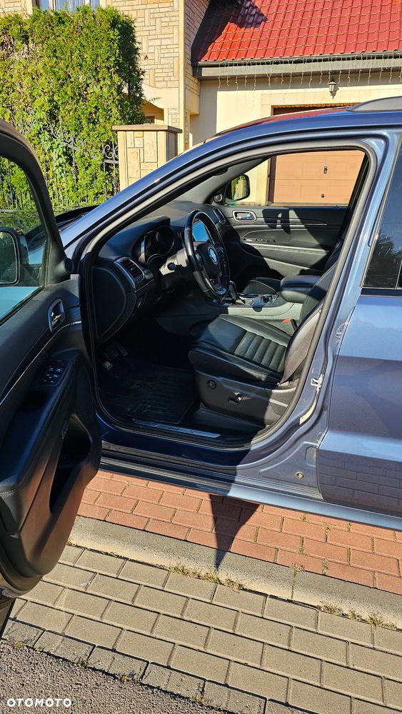Jeep Grand Cherokee - 26