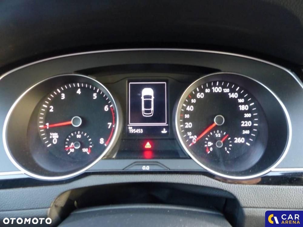 Volkswagen Passat - 12