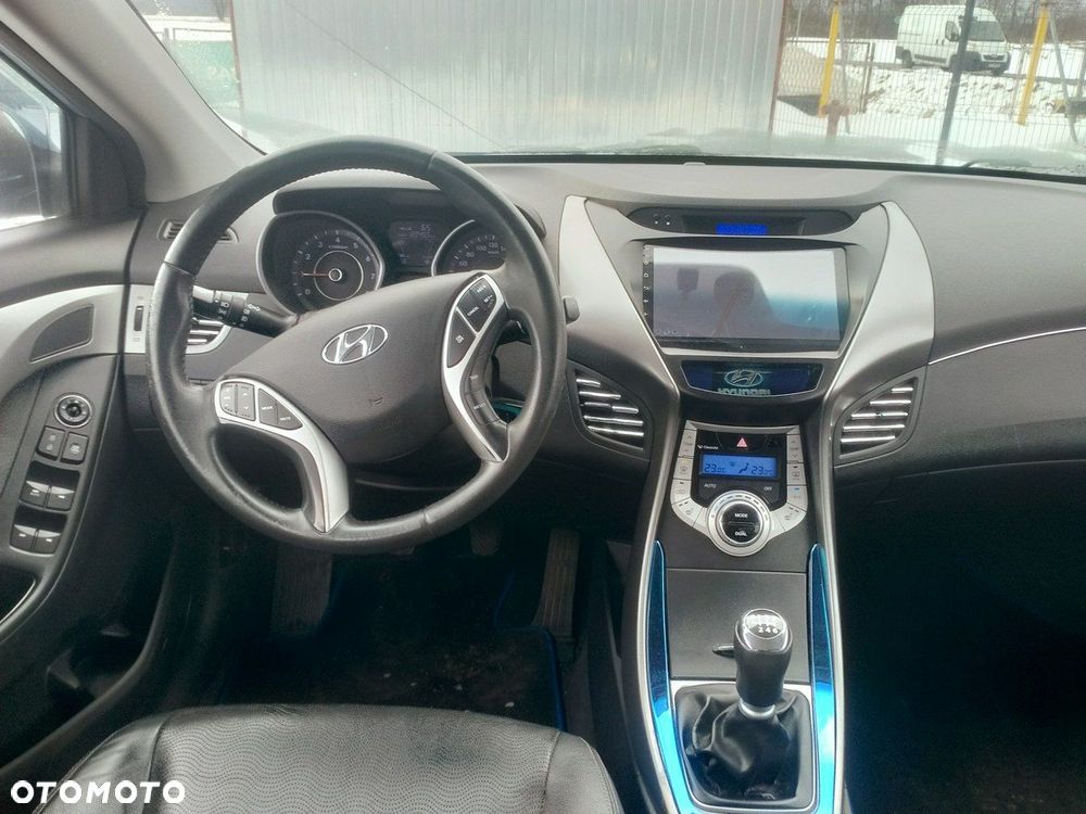 Hyundai Elantra - 15