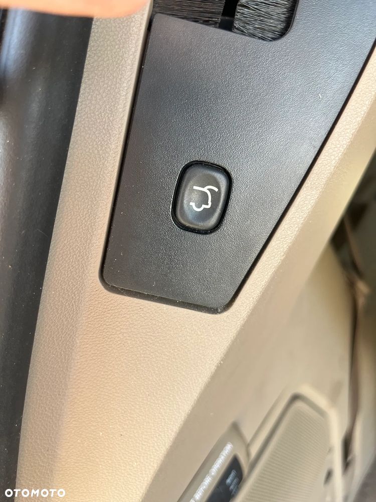 Chrysler Town & Country 3.6 Limited - 23