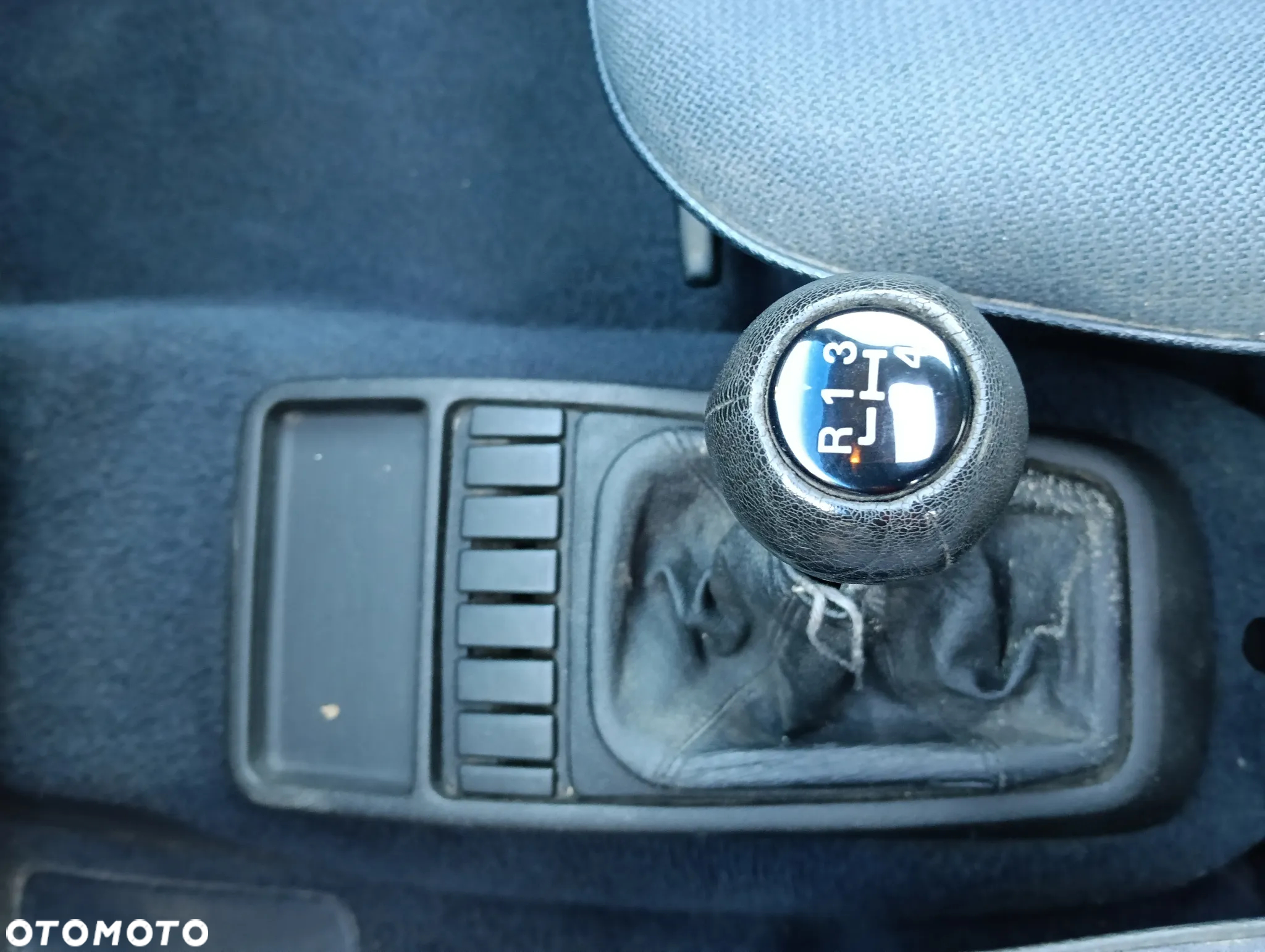 Volkswagen Golf 1.3 CL - 21