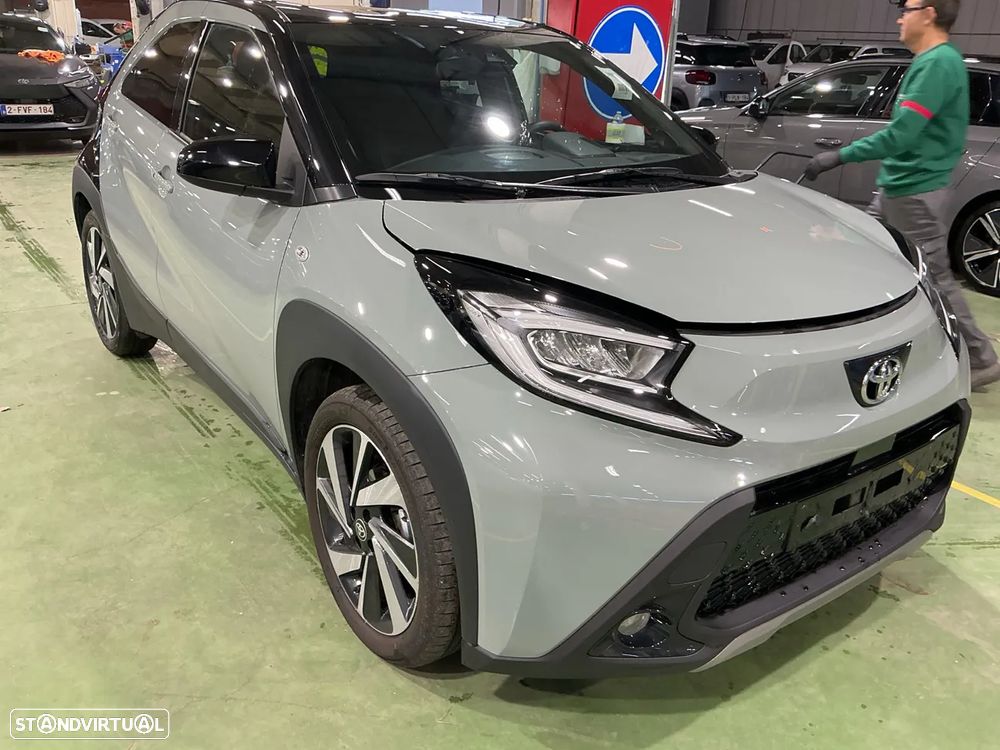 Toyota Aygo X S-CVT Black&White - 4