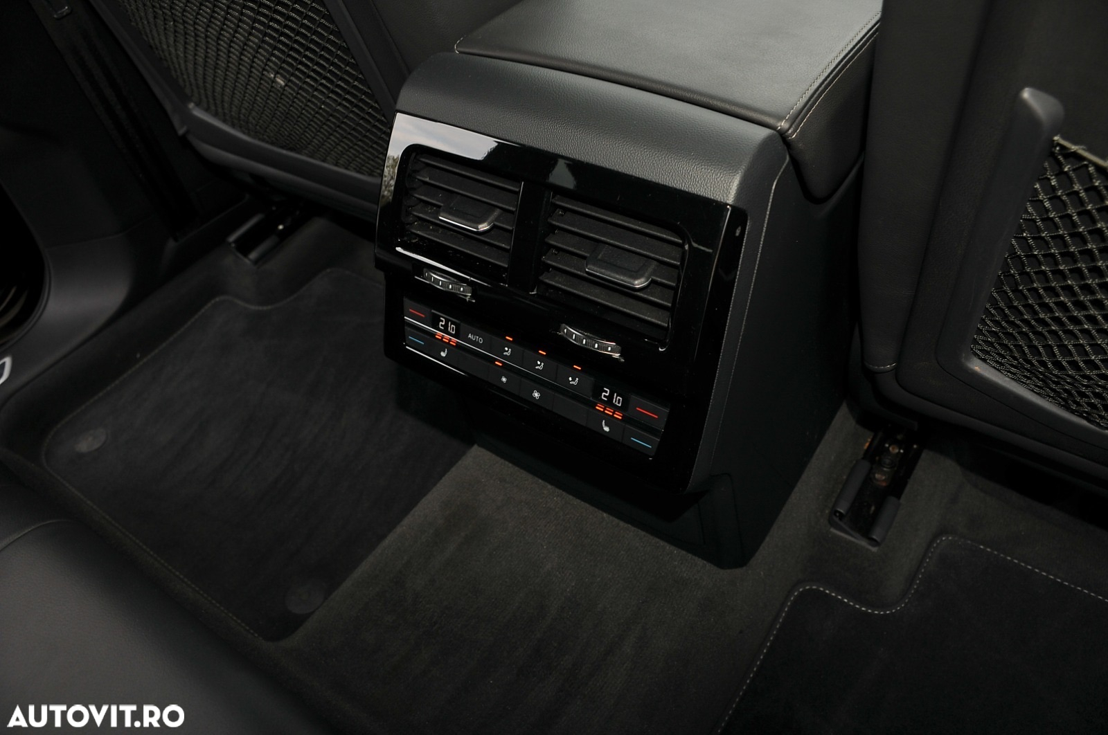 Volkswagen Touareg V6 TDI 4MOTION R-Line - 11