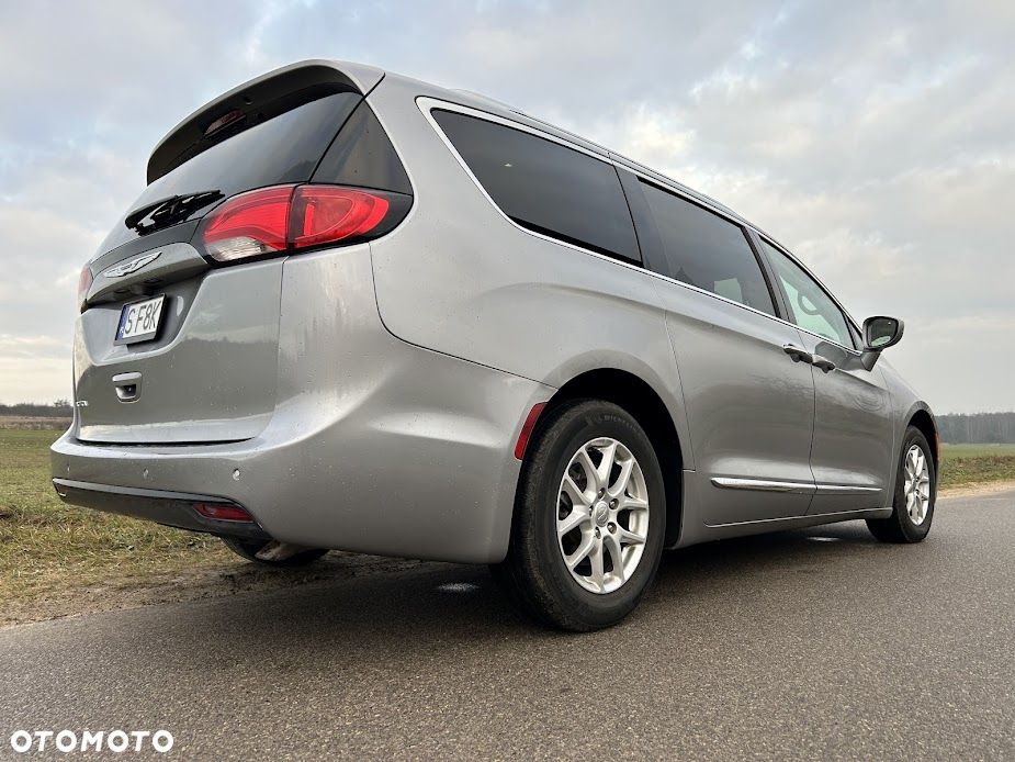 Chrysler Pacifica - 8