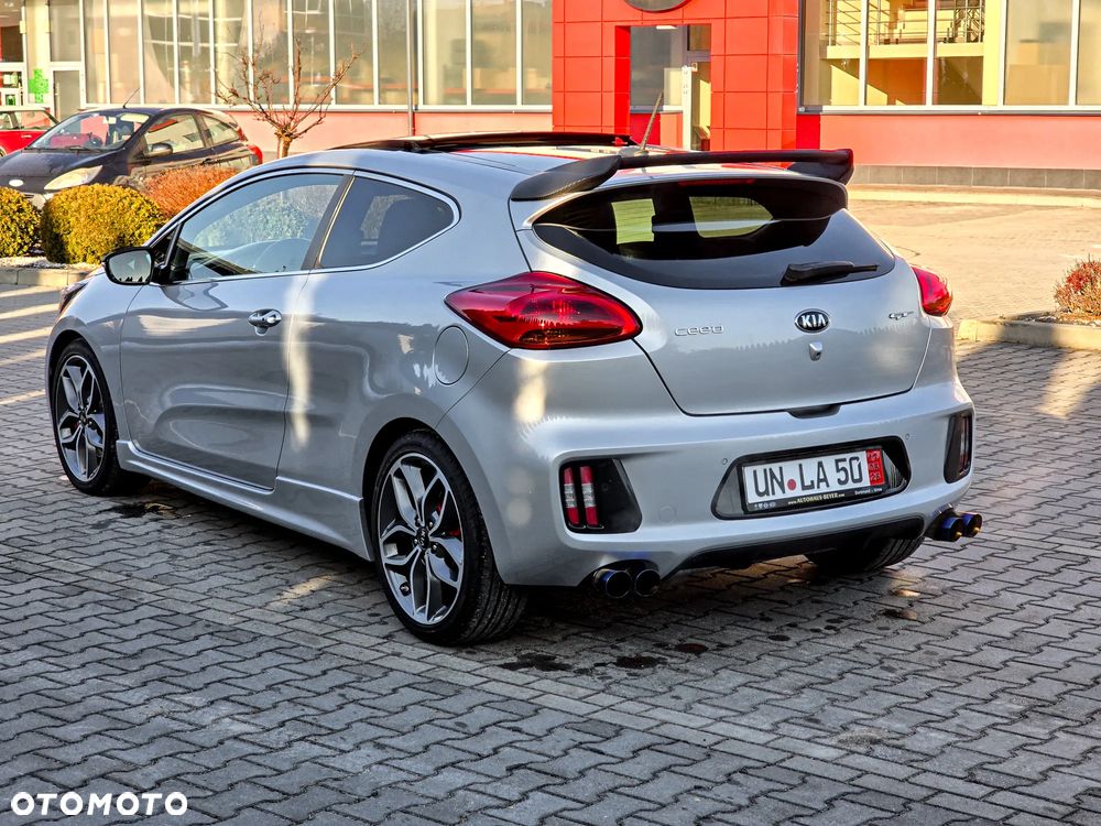 Kia Ceed - 11