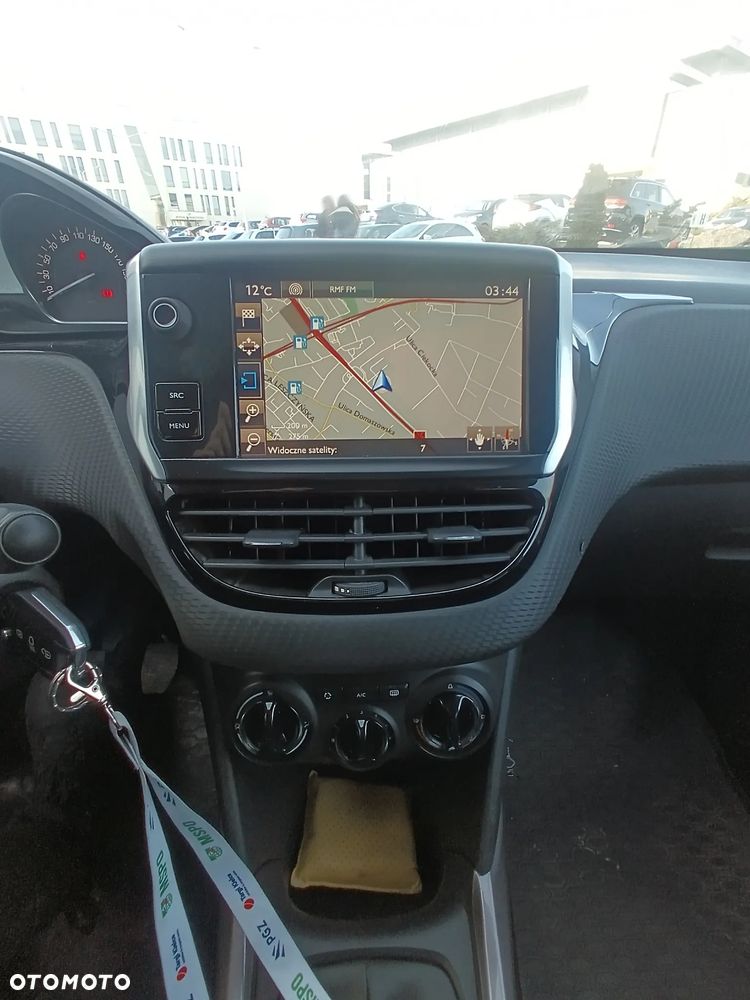 Peugeot 2008 1.6 BlueHDi Style - 8