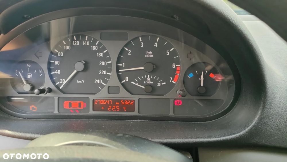 BMW Seria 3 320i - 5