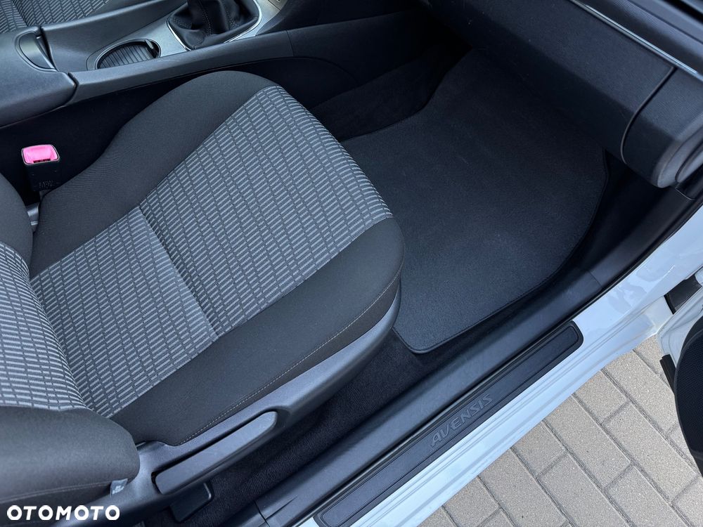 Toyota Avensis 2.0 D-4D Sol plus+NAVI - 32