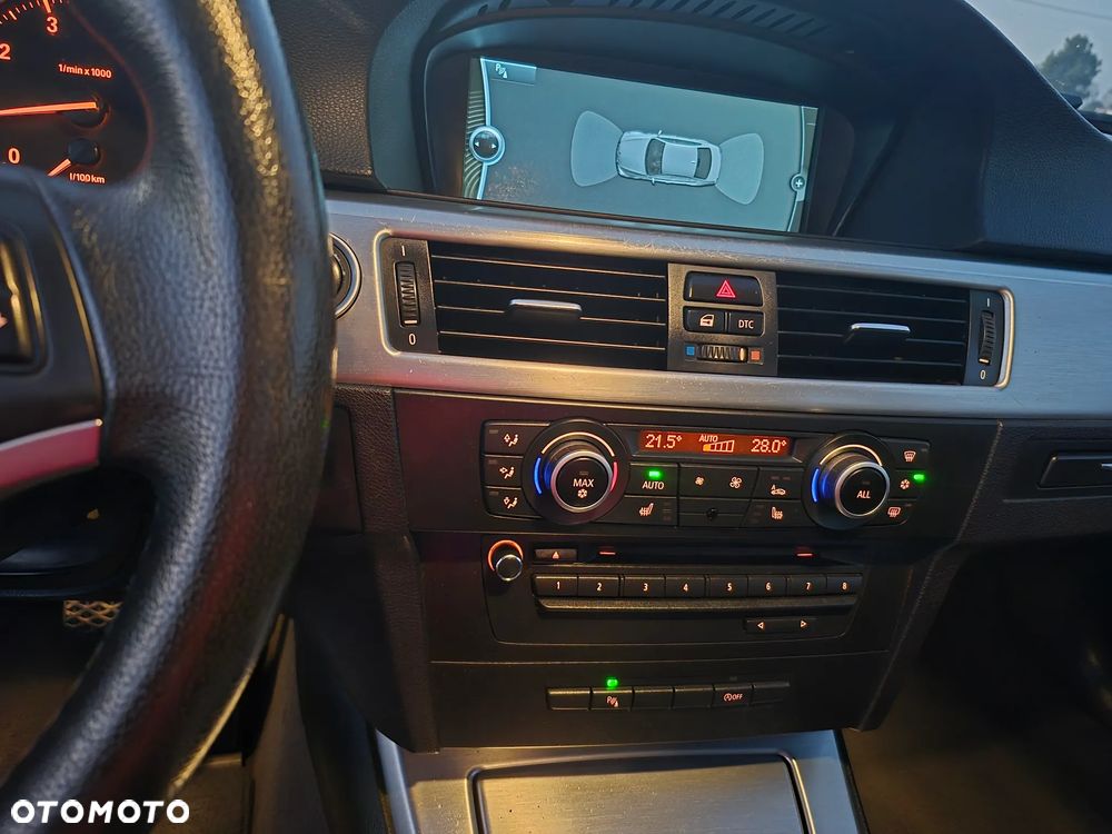 BMW Seria 3 318i Edition Exclusive - 21