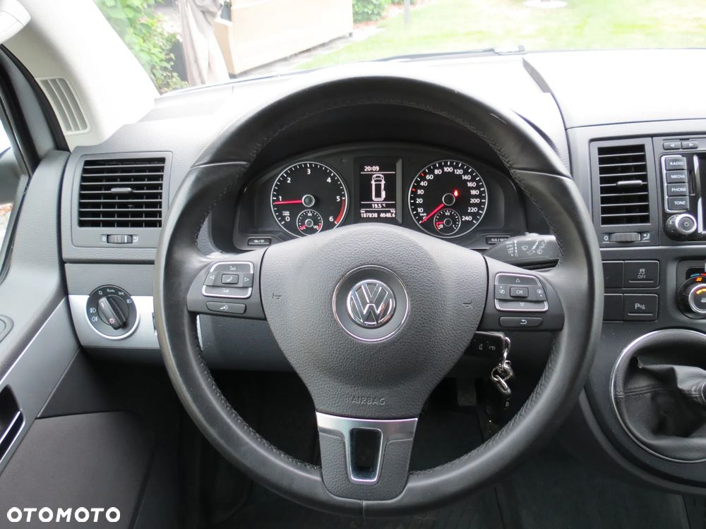 Volkswagen Multivan - 22