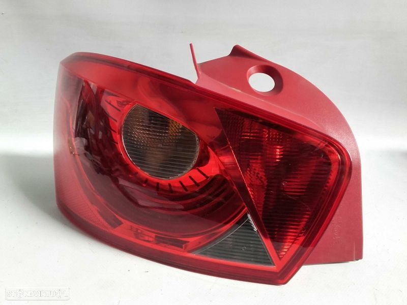 Farolim esquerdo SEAT Ibiza IV (6J5, 6P1) - 1