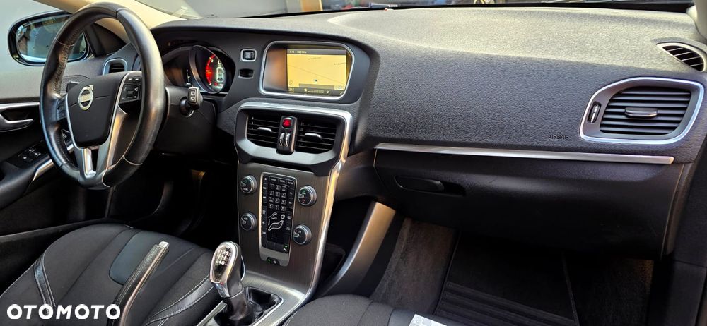 Volvo V40 D2 R Design - 21
