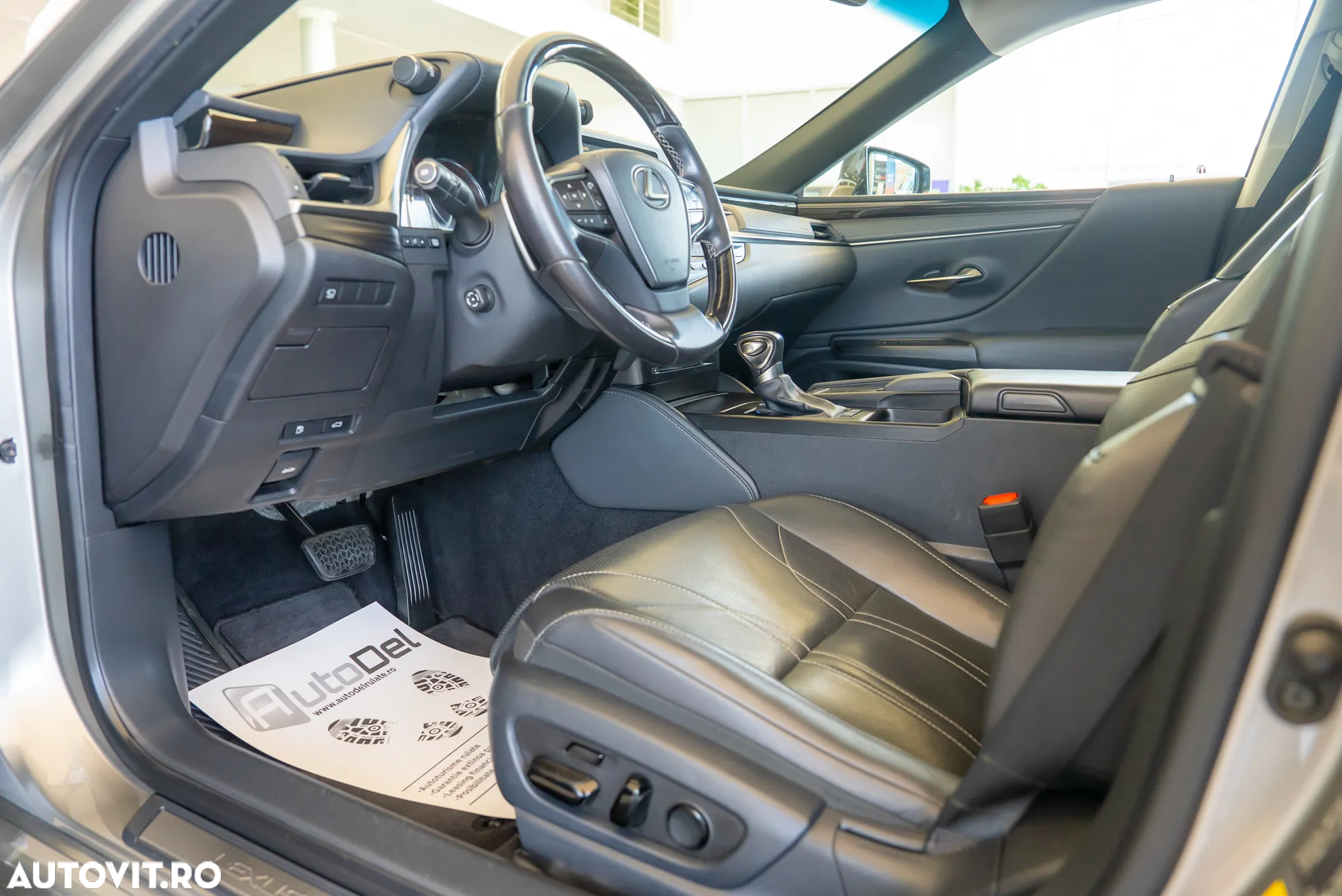 Lexus Seria ES 300h 2.5 TNGA HV 25H- 4X2 CVT Executive - 14