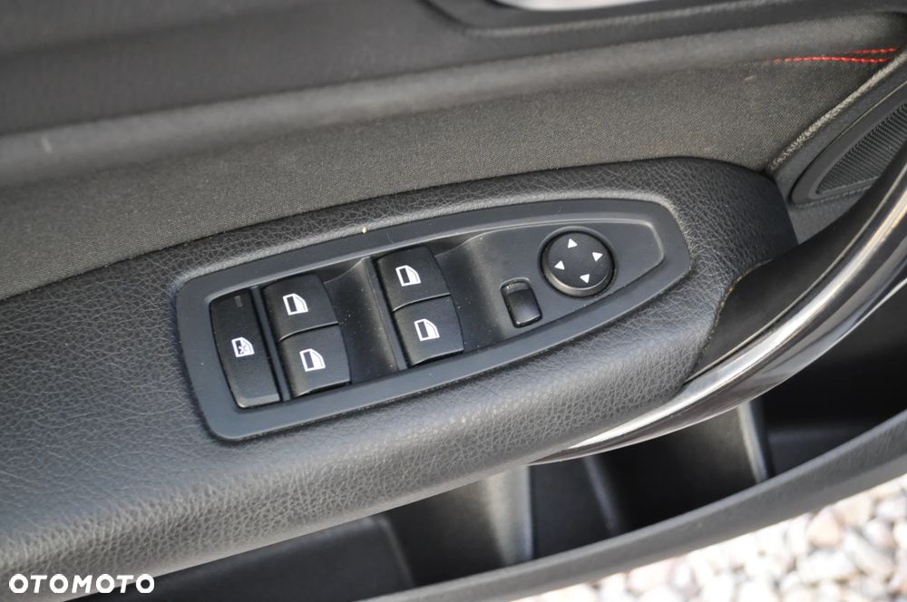 BMW Seria 1 116i - 25