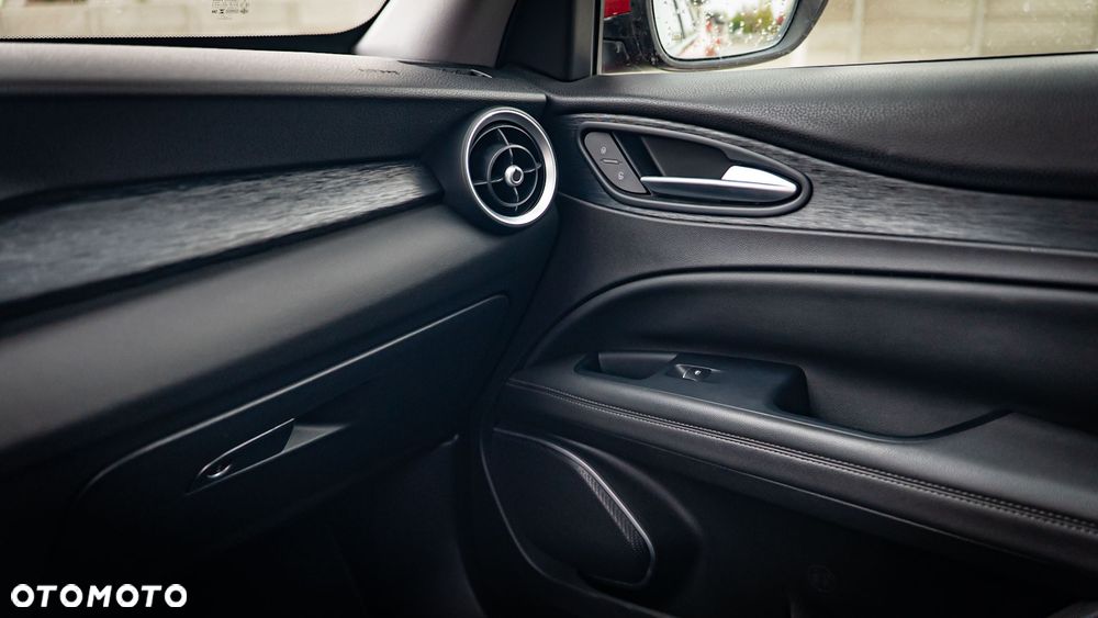 Alfa Romeo Stelvio - 10