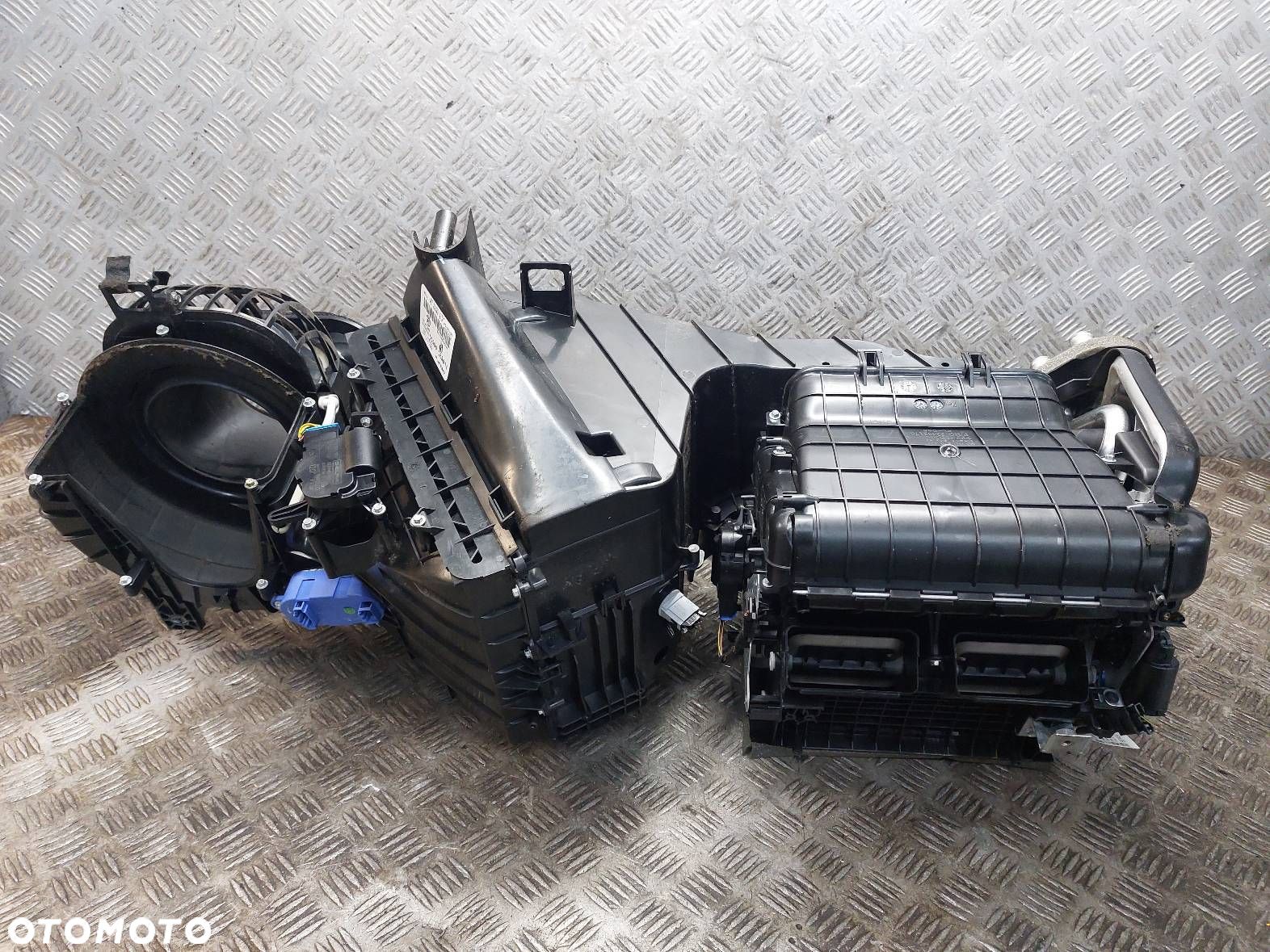 OBUDOWA NAGRZEWNICY PORSCHE CAYENNE I EU 7L0820005DG 52411483R03 - 1