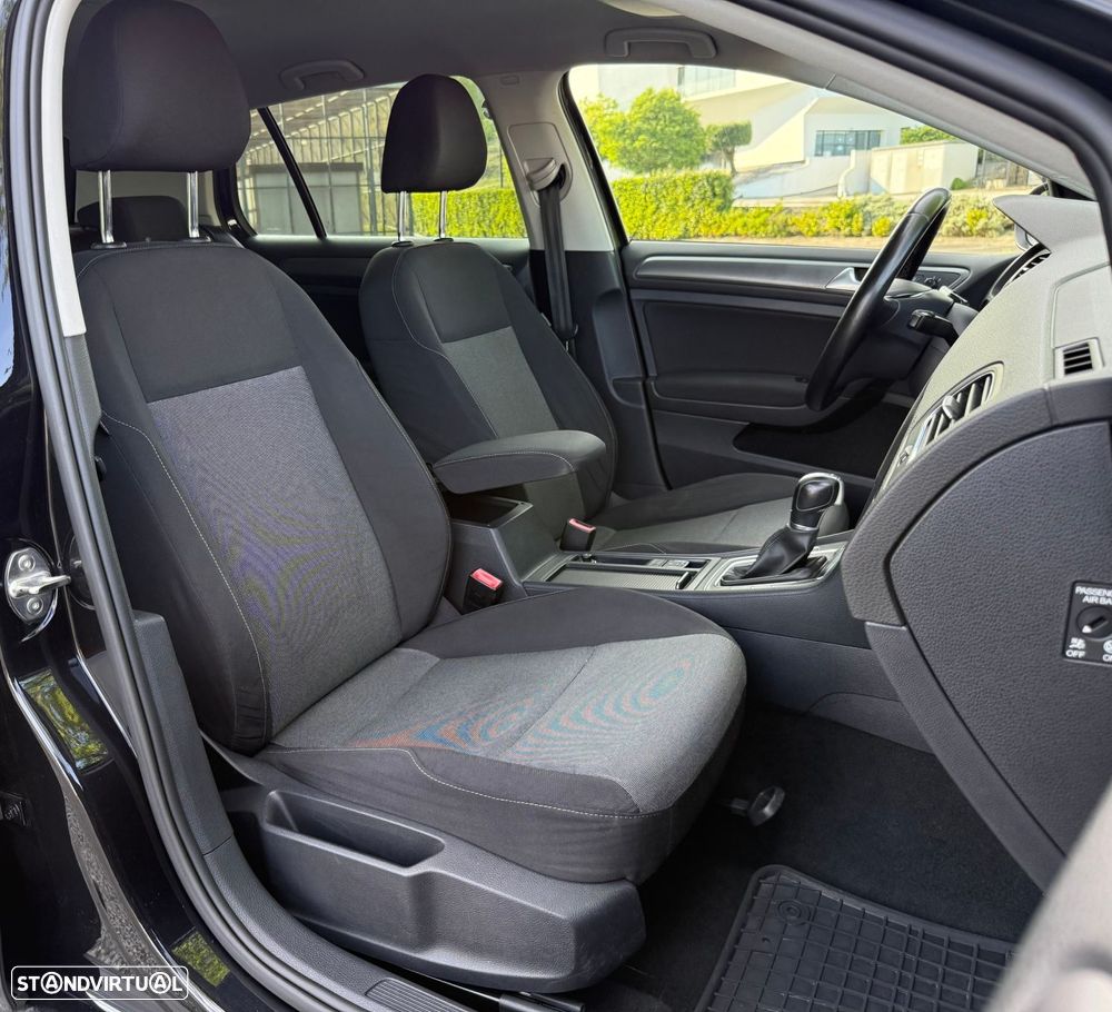 VW Golf 1.6 TDi Trendline DSG - 24