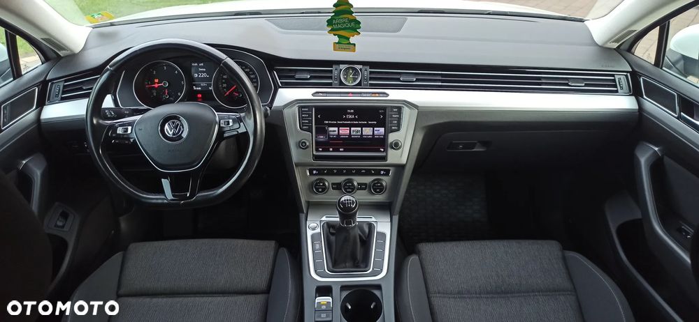 Volkswagen Passat - 18