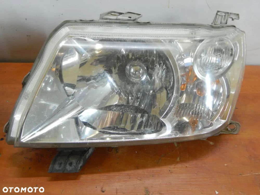 Lampa prawy przód Suzuki Grand Vitara II 05-14 Łuków części - 6