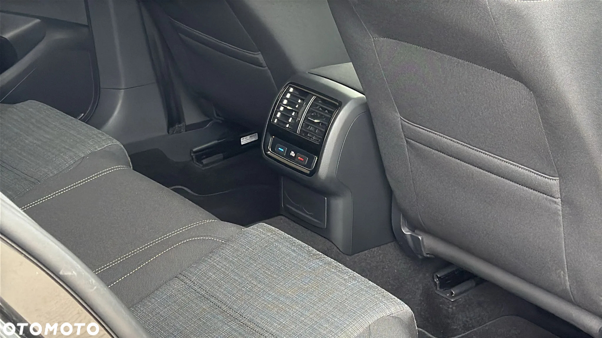 Volkswagen Passat - 22