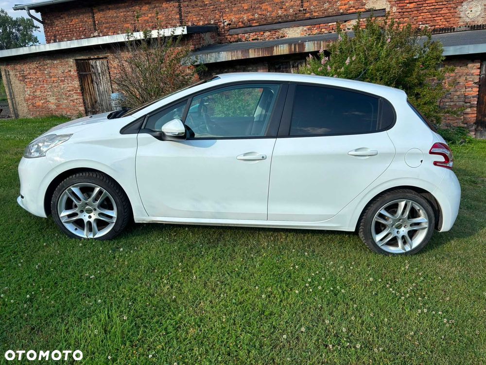 Peugeot 208 - 3