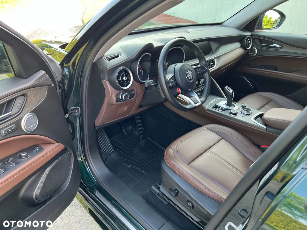 Alfa Romeo Stelvio 2.0 Turbo 16V AT8-Q4 Ti - 6