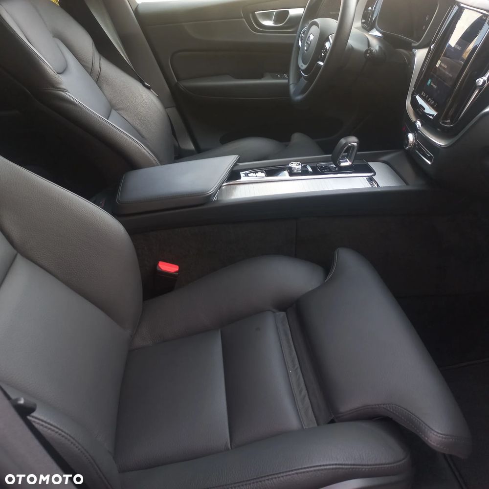 Volvo XC 60 B4 D Plus Dark - 10