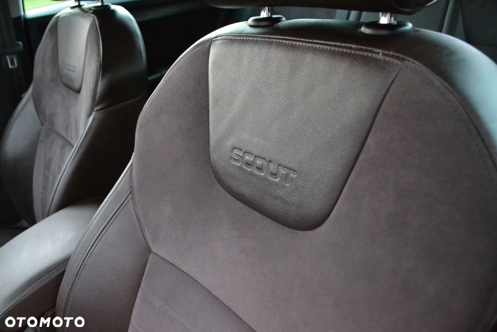 Skoda Octavia Combi 2.0 TDI 4x4 DSG Scout - 29