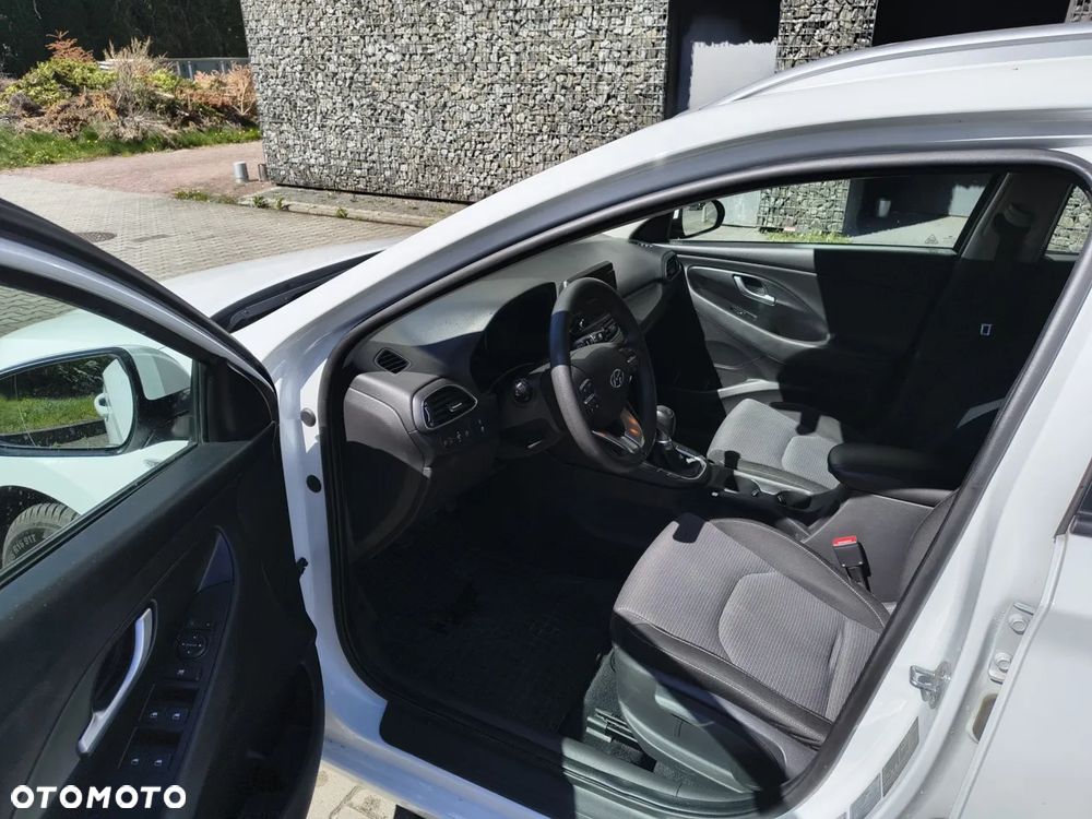 Hyundai i30 1.5 DPI Classic + - 7
