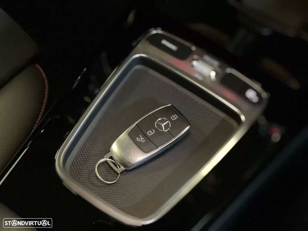 Mercedes-Benz A 250 Limousine e AMG Line - 29