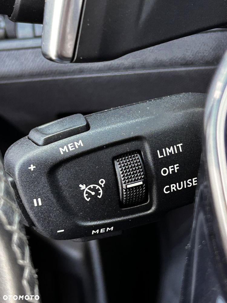 Peugeot 3008 BlueHDi 130 Stop & Start EAT8 Allure Business-Paket - 32