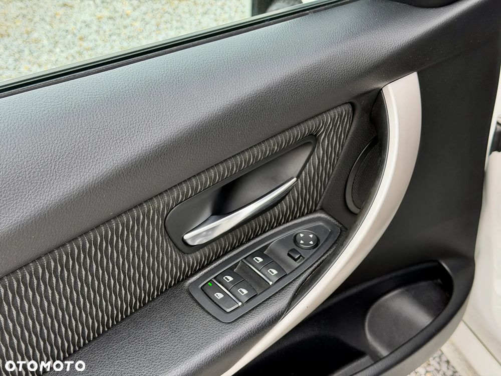 BMW Seria 3 318i - 17