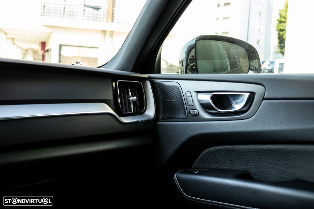 Volvo XC 60 2.0 B4 R-Design Geartronic - 13