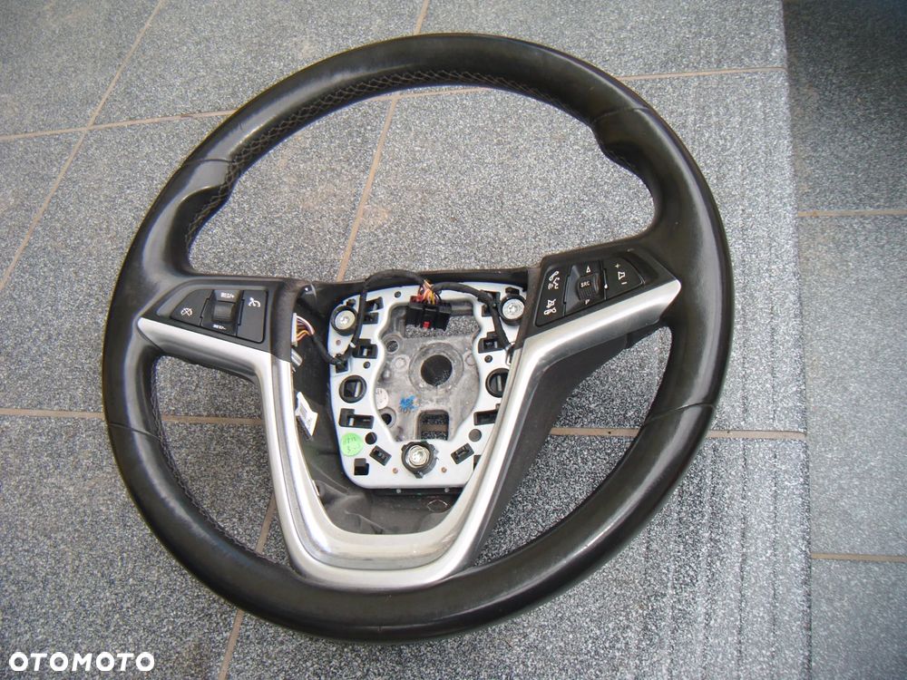opel  insignia a 10r kierownica skórzana ładna - 1