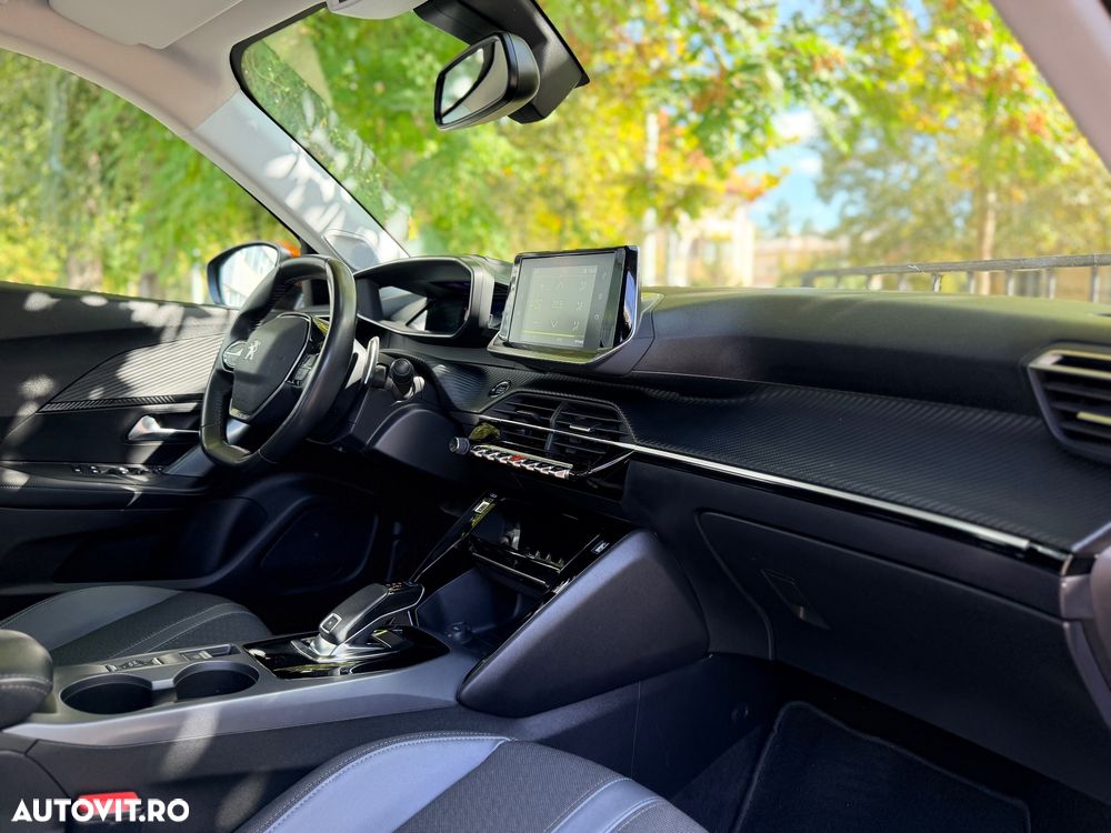 Peugeot 2008 PureTech 130 EAT8 GT Exclusive - 11