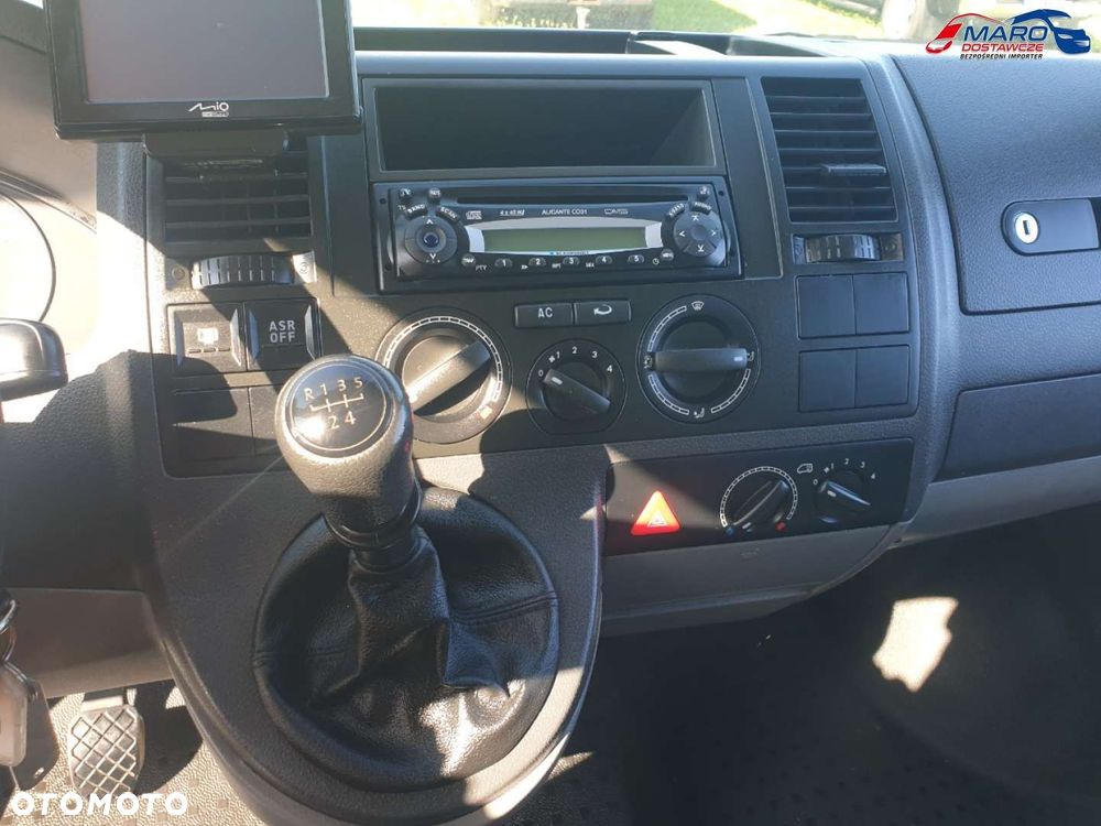 Volkswagen T5 LONG 9 OSÓB Z WINDĄ DLA NIEPEŁONSPRAWNYCH - 30