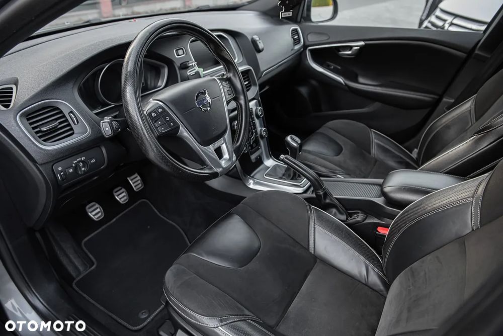 Volvo V40 D2 Drive-E R-Design Kinetic - 29