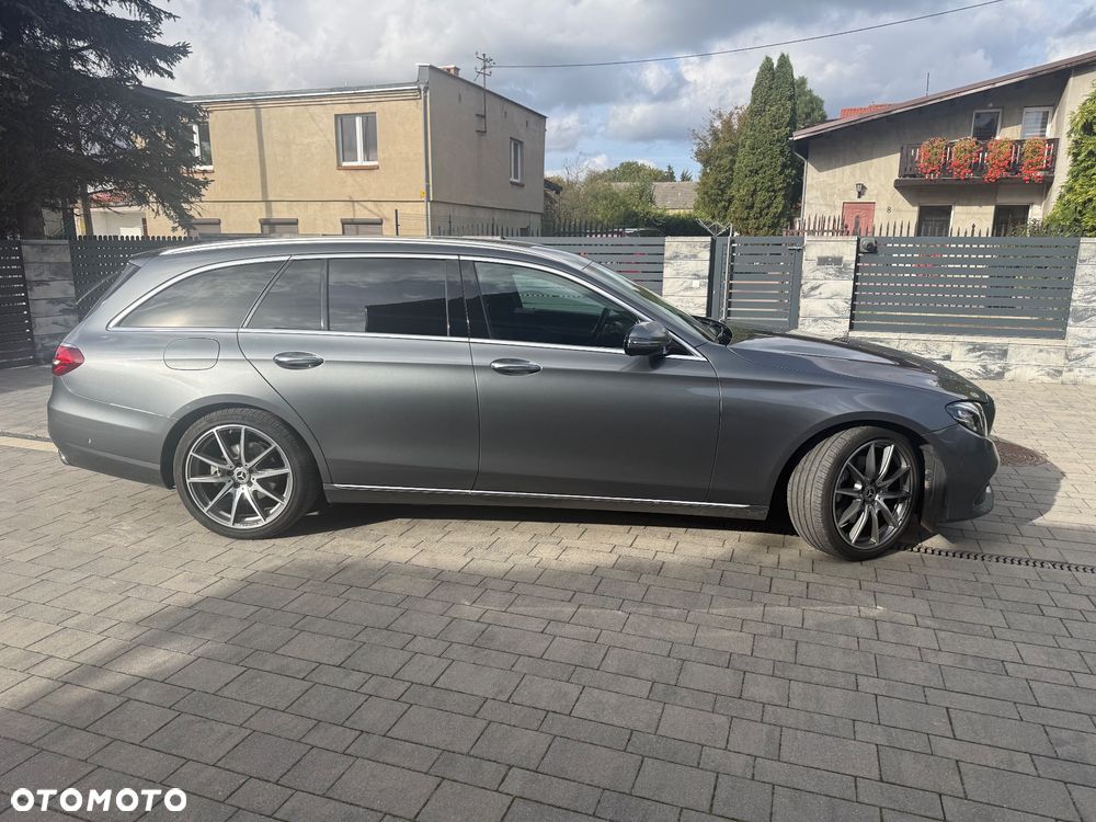 Mercedes-Benz Klasa E 220 d 4-Matic 9G-TRONIC - 2