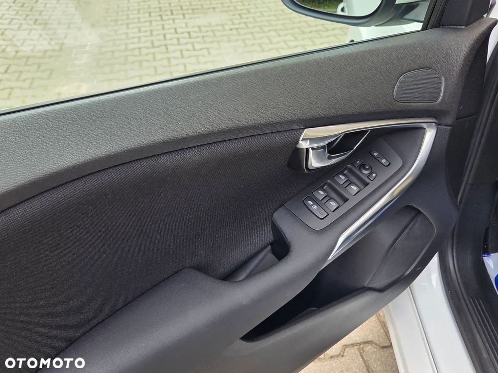 Volvo V40 T2 Momentum - 22