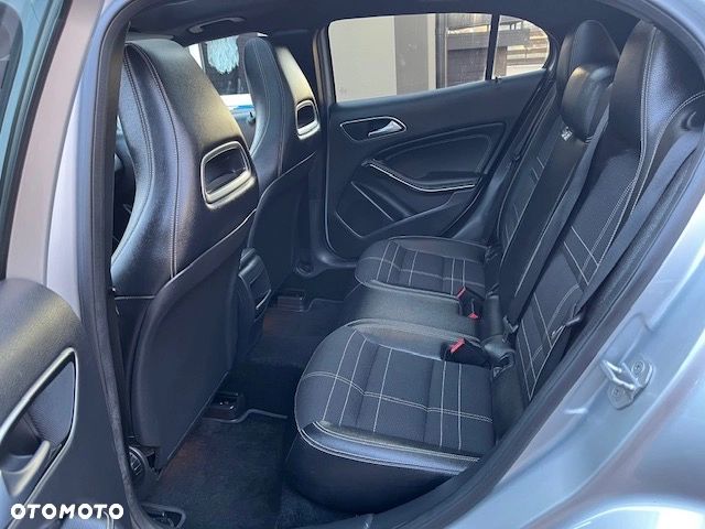 Mercedes-Benz GLA 220 CDI 4Matic 7G-DCT - 24